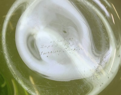 Lot 389 - An Orrefors 'Äpplet' vase