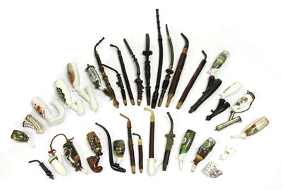 Lot 174 - Fifteen German porcelain pipes