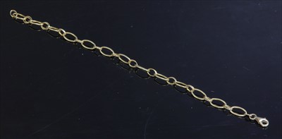 Lot 176 - An 18ct gold oval single and double ring link bracelet