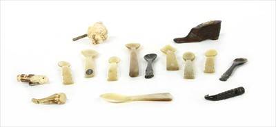 Lot 82 - Sundries - carved ivory dog's head walking stick handle