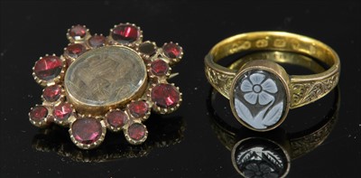 Lot 14 - A Georgian gold flat cut garnet memorial brooch