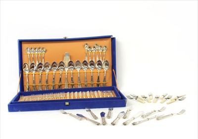 Lot 120 - A quantity of silver handled cutlery