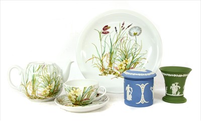 Lot 320 - A collection of Pilllivuy and botanical dinner service