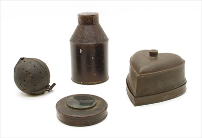 Lot 281 - A toleware tinderbox
