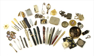 Lot 26 - Box collectors items