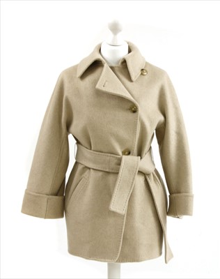 Lot 1099 - A MaxMara cashmere cream short jacket