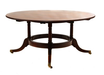 Lot 840 - A Regency style mahogany circular extending dining table