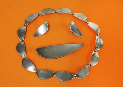Lot 114 - A Danish silver necklace, brooch and earrings suite by Hans Hansen