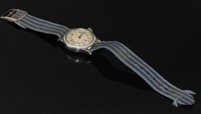 Lot 363 - A gentlemen's stainless steel Waltham military WWII mechanical strap watch