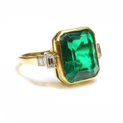 Lot 187 - A composite quartz paste and diamond ring