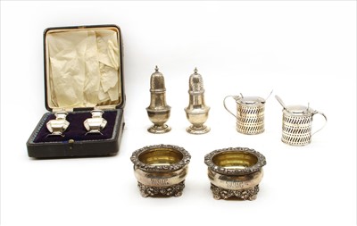 Lot 132 - A pair of Georgian silver salts