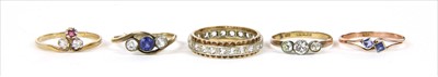 Lot 27 - Five gold rings