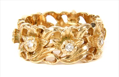 Lot 82 - A 14ct gold diamond ring