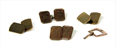 Lot 11 - A pair of 9ct gold cufflinks