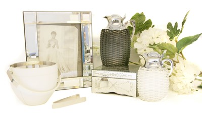 Lot 1201 - A collection of luxury items