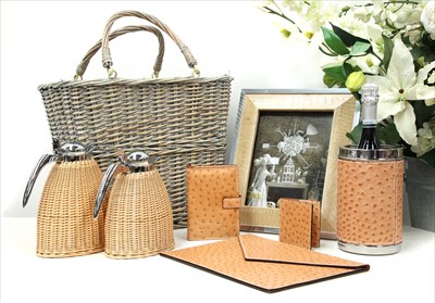 Lot 1198 - A collection of luxury items