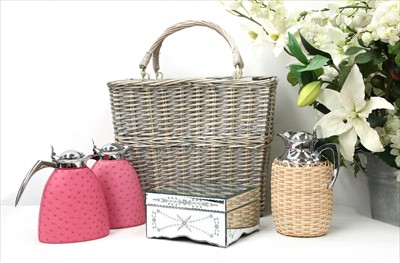 Lot 1206 - A collection of luxury items