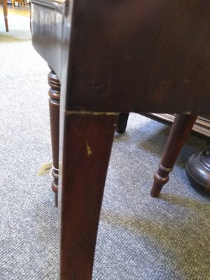 Lot 26 - A Victorian mahogany hall chair