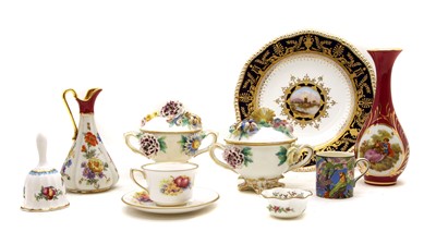 Lot 396 - A collection of china items
