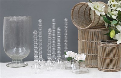 Lot 1221 - A collection of deluxe items