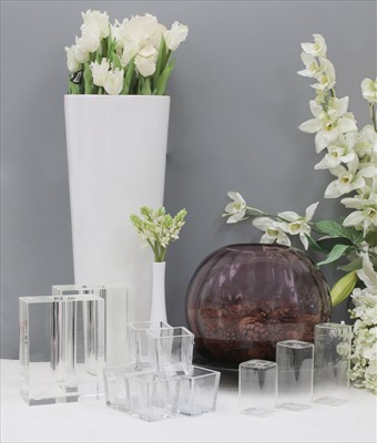 Lot 1215 - A collection of deluxe items