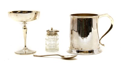 Lot 173 - A George III style silver tankard