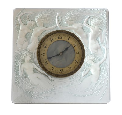 Lot 304 - A Lalique 'Naiades' opalescent glass strut clock