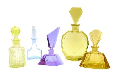 Lot 203 - A late Victorian glass scent bottle