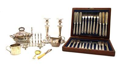 Lot 277 - A quantity of silver plated items