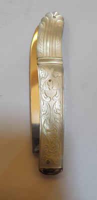 Lot 48 - Five silver and mother-of-pearl folding fruit knives