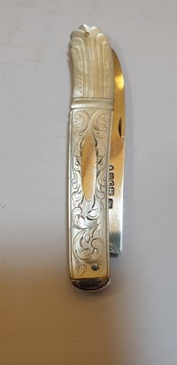Lot 48 - Five silver and mother-of-pearl folding fruit knives
