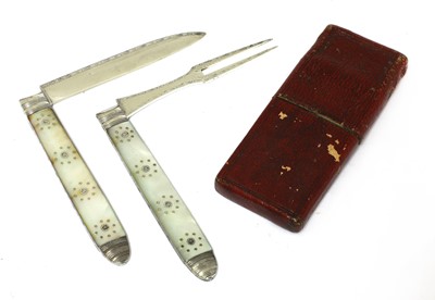 Lot 20 - A Georgian silver and mother-of-pearl folding fruit knife and fork