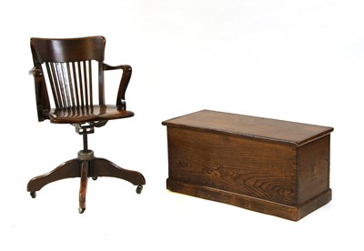 Lot 455 - An elm blanket chest