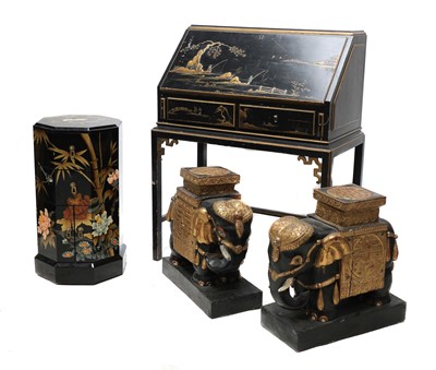 Lot 909 - A lacquered desk
