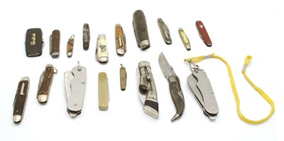 Lot 236 - Eighteen various penknives