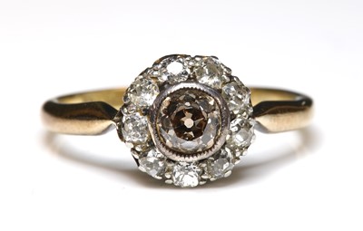Lot 93 - A diamond cluster ring
