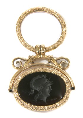Lot 15 - A Georgian gold cased hardstone swivel seal