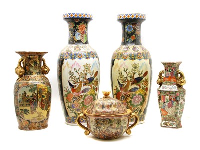 Lot 289 - A collection of modern ceramics