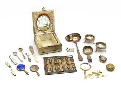 Lot 587 - A silver sovereign case