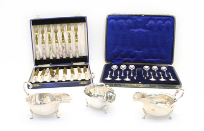 Lot 228 - A collection of silver items