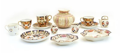 Lot 373 - A collection of ceramics