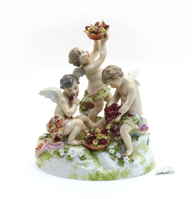 Lot 438 - A Continental figure group