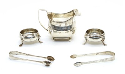 Lot 469 - A Regency silver cream jug of helmet shape
