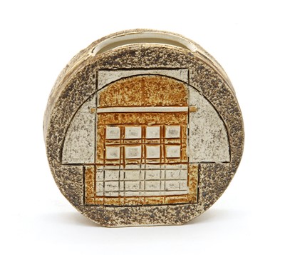 Lot 589 - A Troika pottery wheel vase