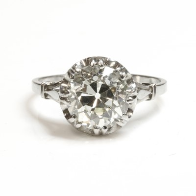 Lot 136 - A single stone diamond ring, c.1930