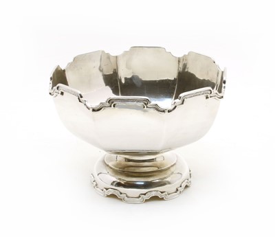 Lot 595 - A silver octgonal footed bowl