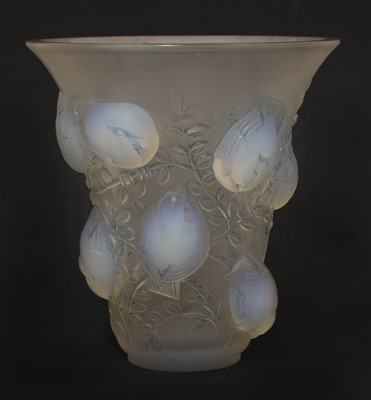 Lot 85 - A Lalique 'St Francois' glass vase