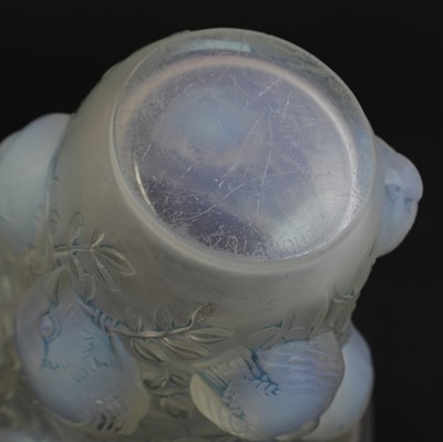 Lot 85 - A Lalique 'St Francois' glass vase