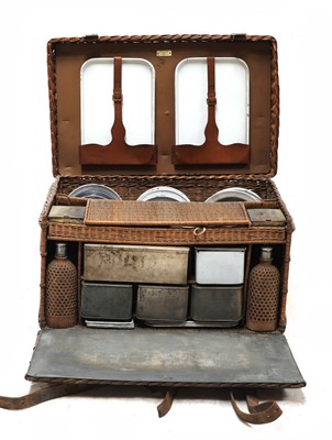Lot 146 - A large Edwardian yacht's dining picnic hamper