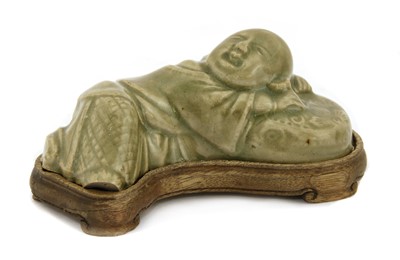 Lot 338 - A Chinese Yauzhou ware brush rest